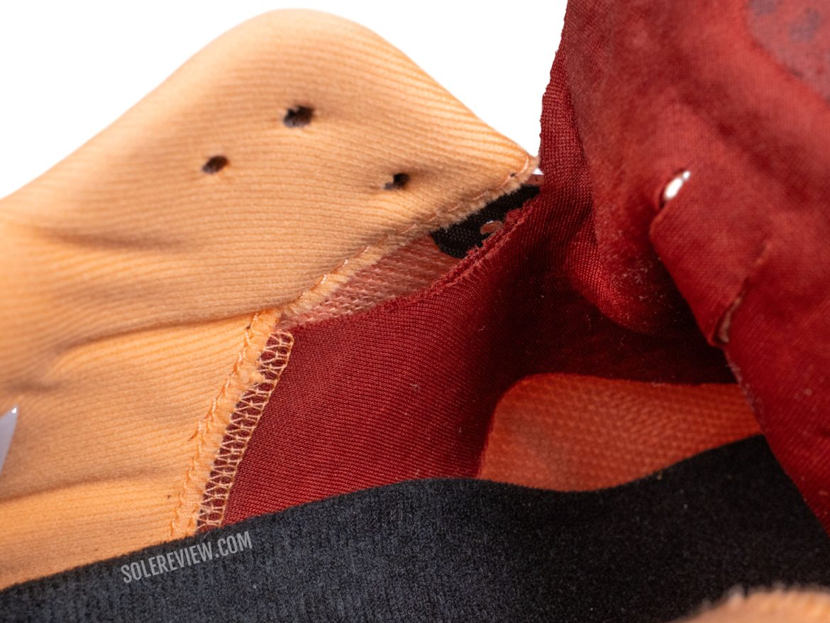 The tongue gusset of the Asics GT-2000 13.