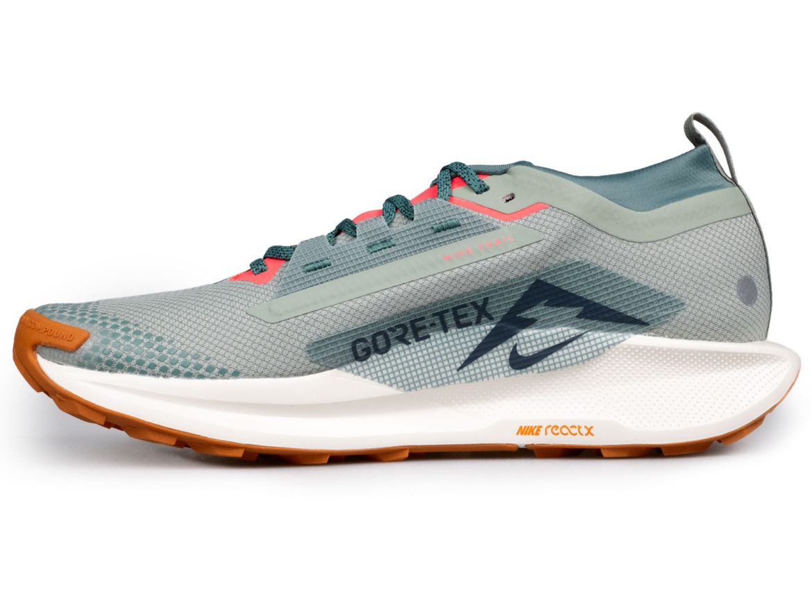 The side view of the Nike Pegasus Trail 5 Gore-Tex.