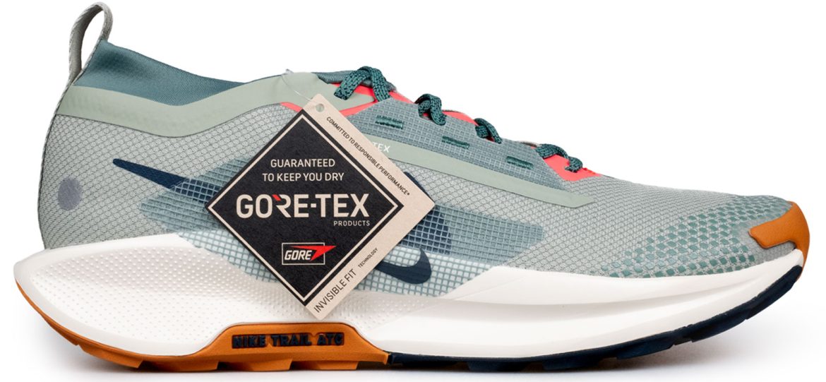 The Nike Pegasus Trail 5 Gore-Tex product box.