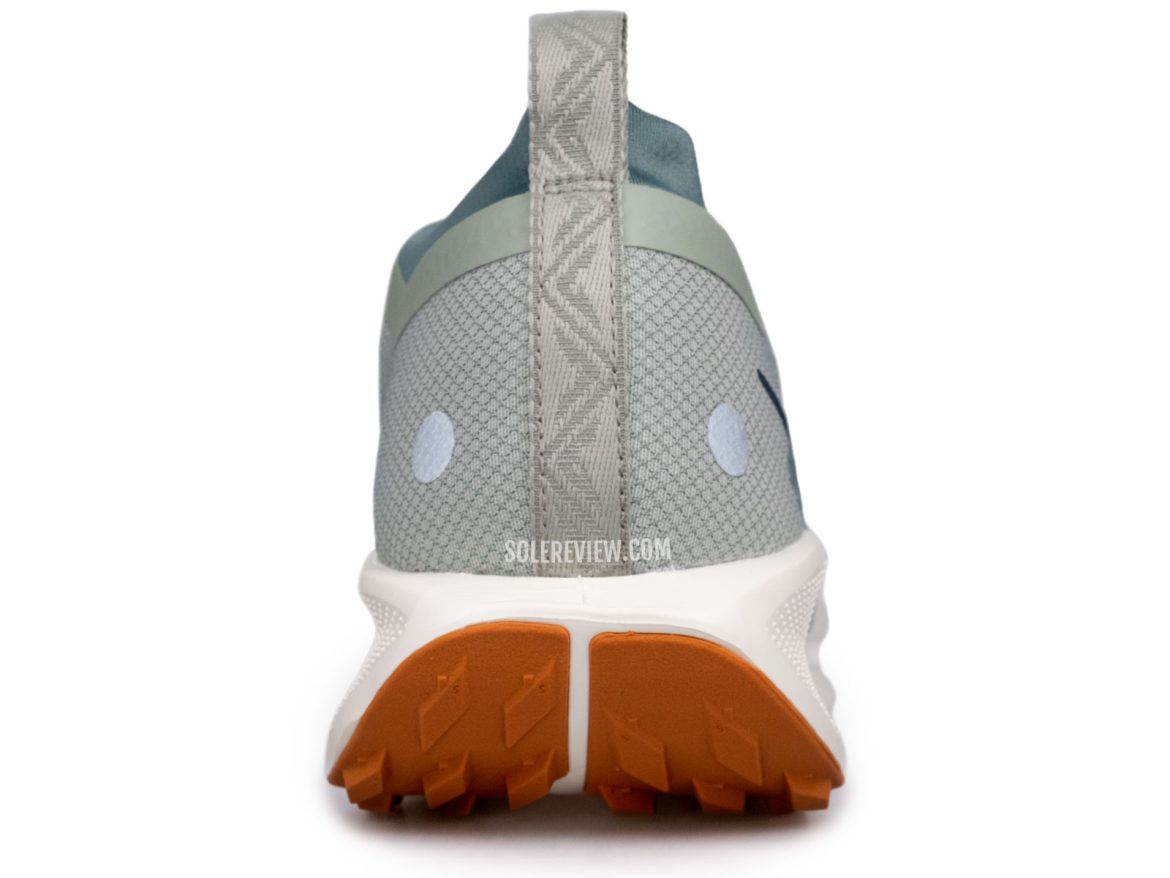 The heel view of the Nike Pegasus Trail 5 Gore-Tex.
