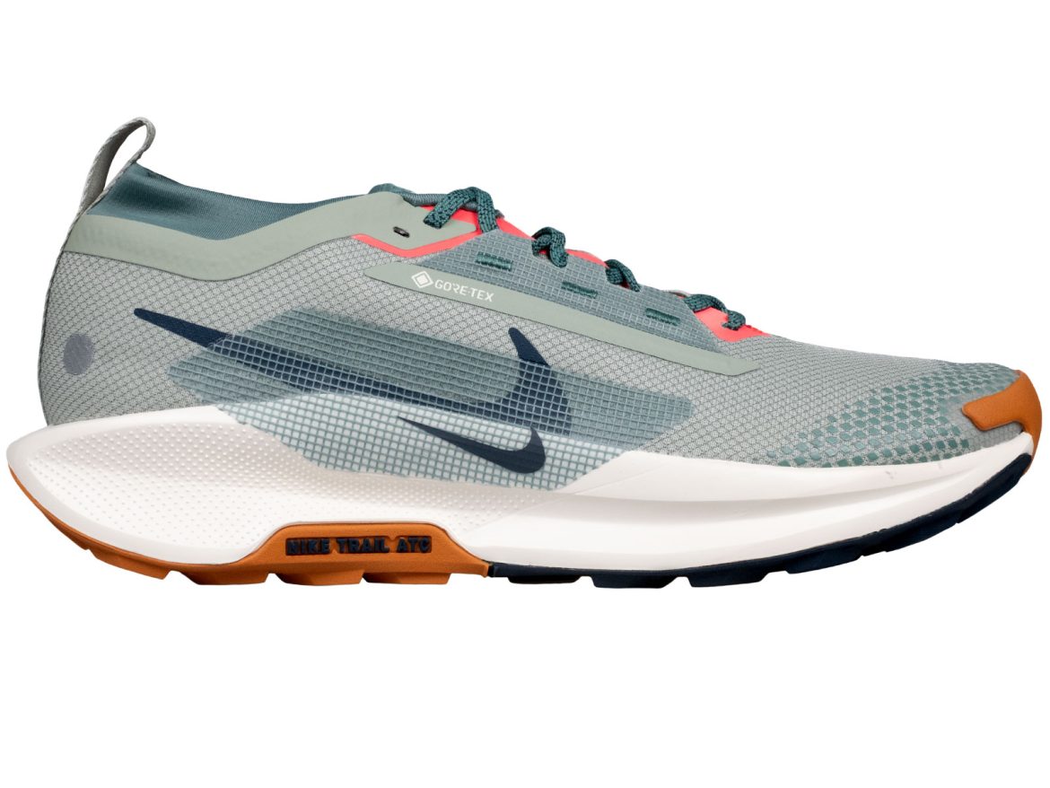 The side view of the Nike Pegasus Trail 5 Gore-Tex.