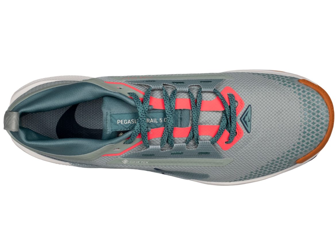 The top view of the Nike Pegasus Trail 5 Gore-Tex.