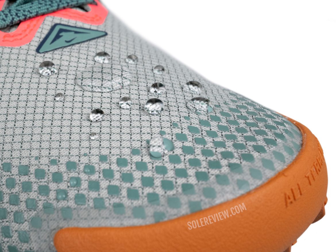 The waterproof mesh of the Nike Pegasus Trail 5 Gore-Tex.