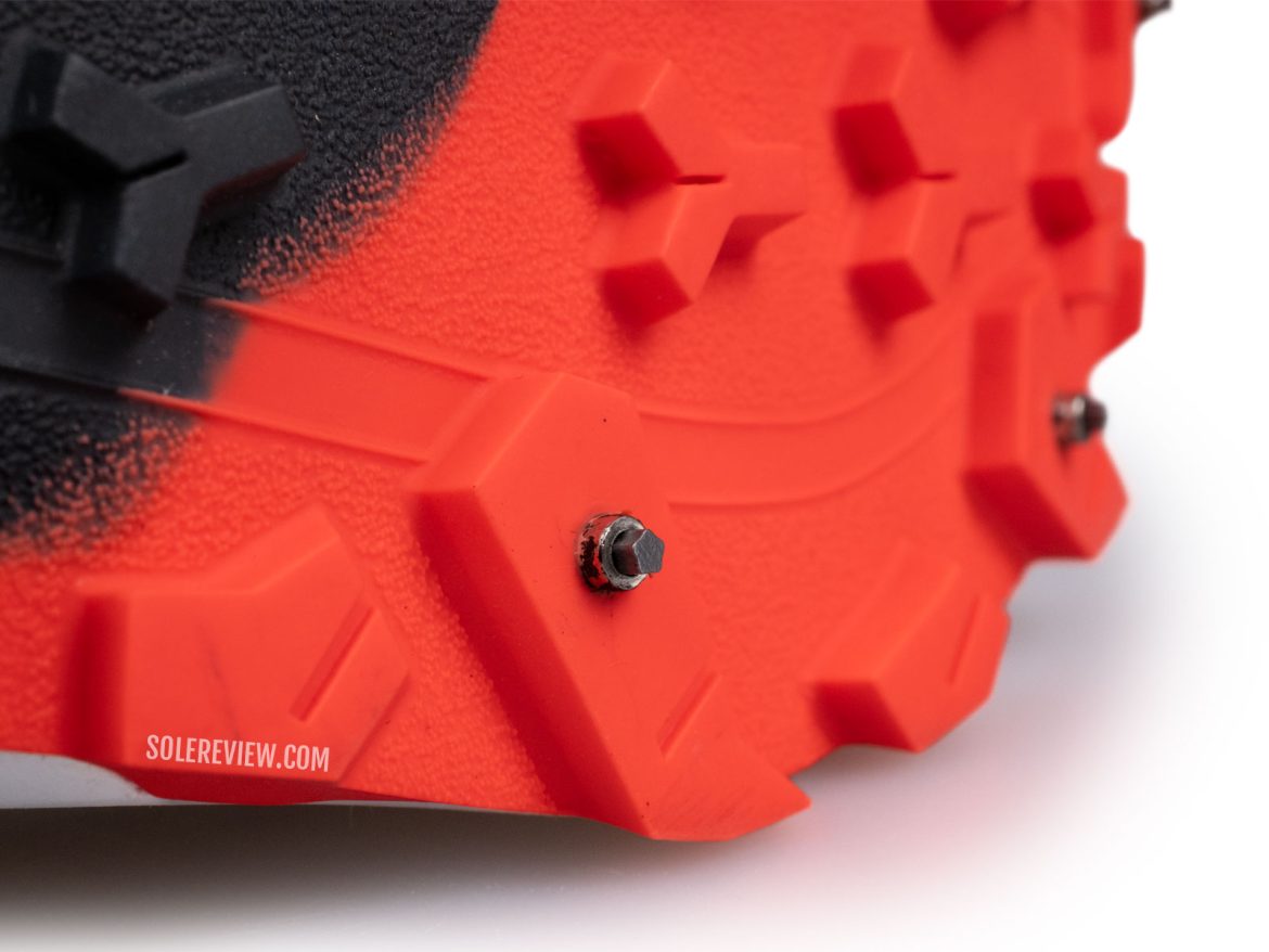 The Tungsten Carbide lugs of the Salomon Wintercross Spike.