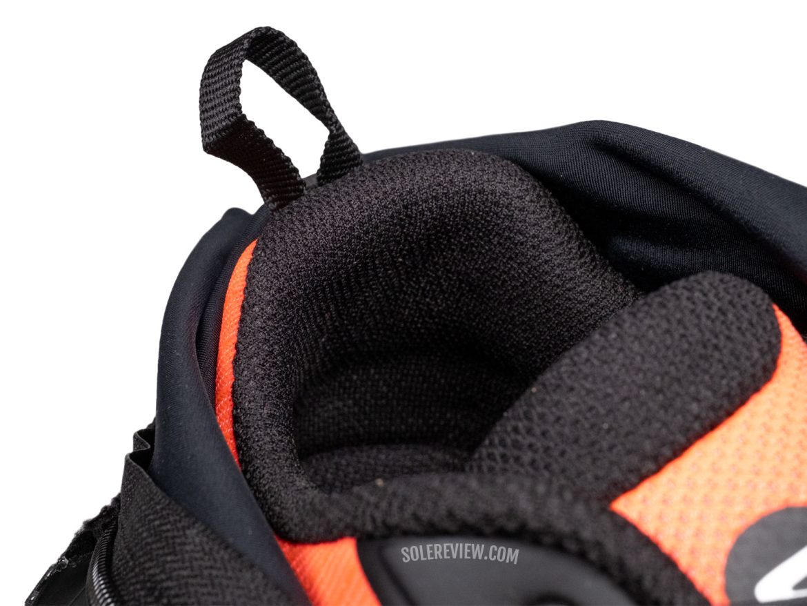 The heel pull loop of the Salomon Wintercross Spike.