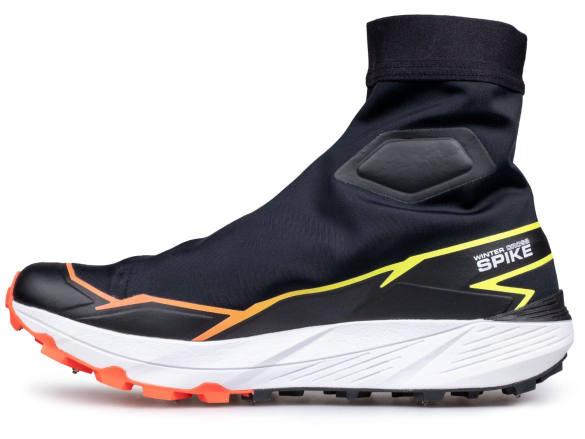 The side view of the Salomon Wintercross Spike.