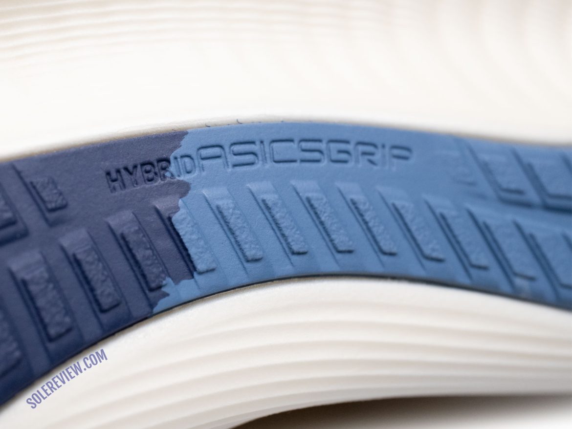 The hybrid Asicsgrip outsole of the Nimbus 27.