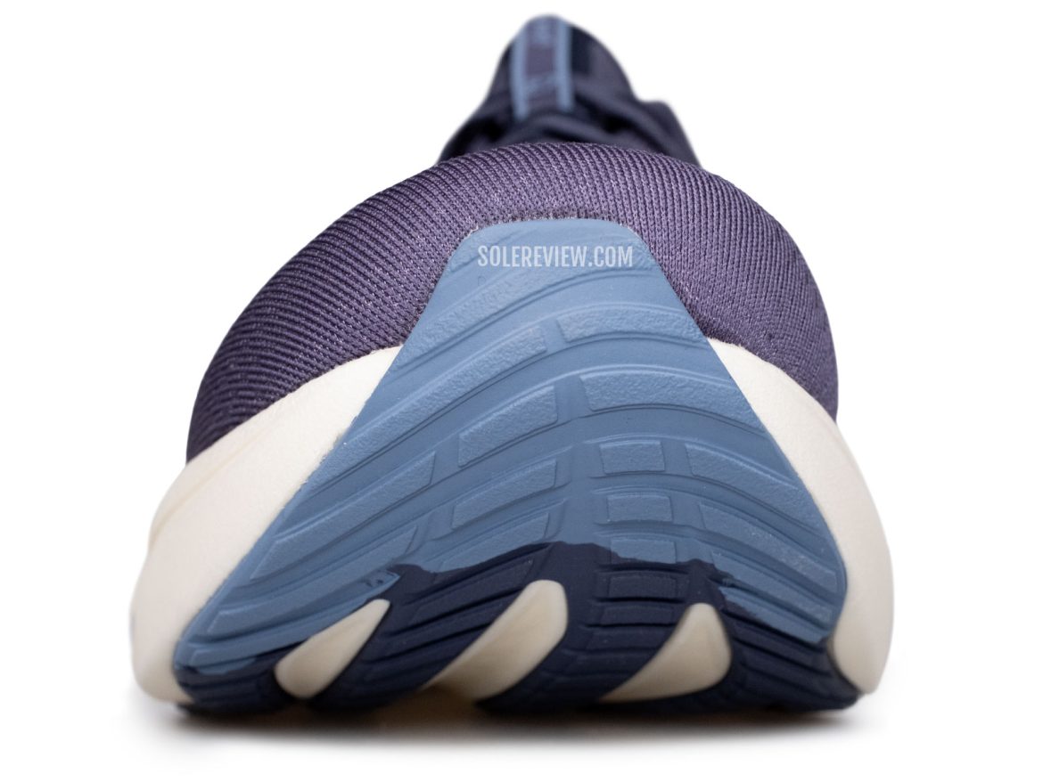 The midsole rocker of the Asics Nimbus 27.