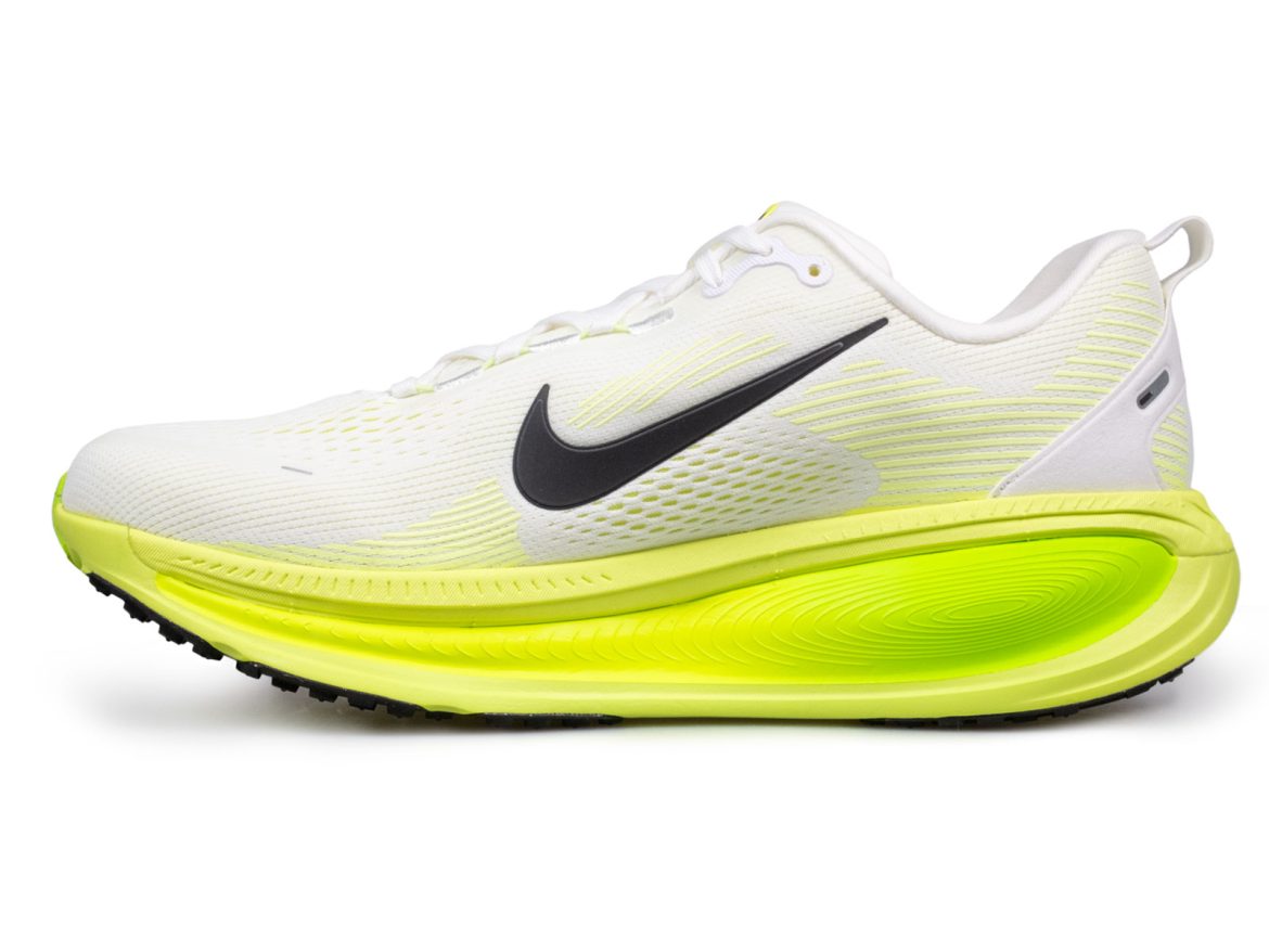 The side view of the Nike Vomero 18.