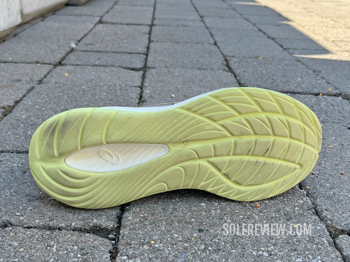 The Asics Cumulus 27's sole on a paved trail.