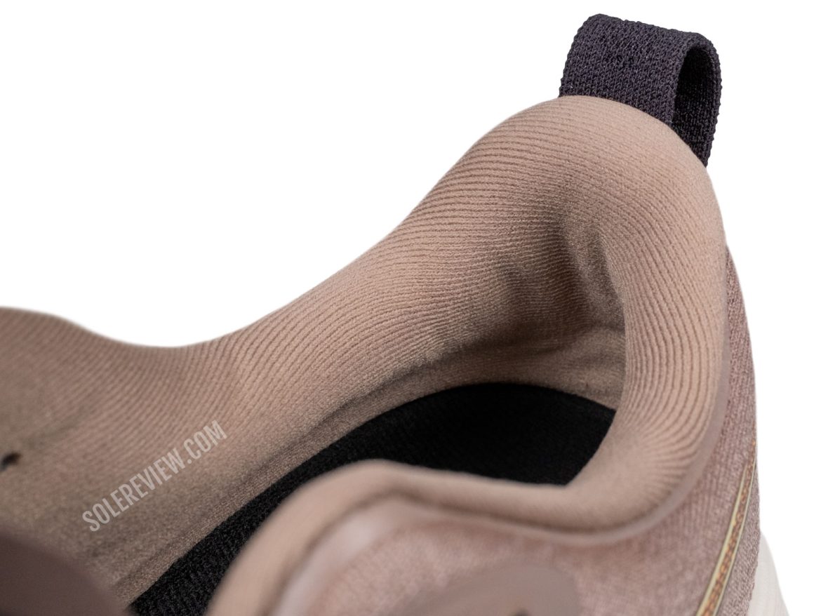 The heel collar of the Asics Cumulus 27.