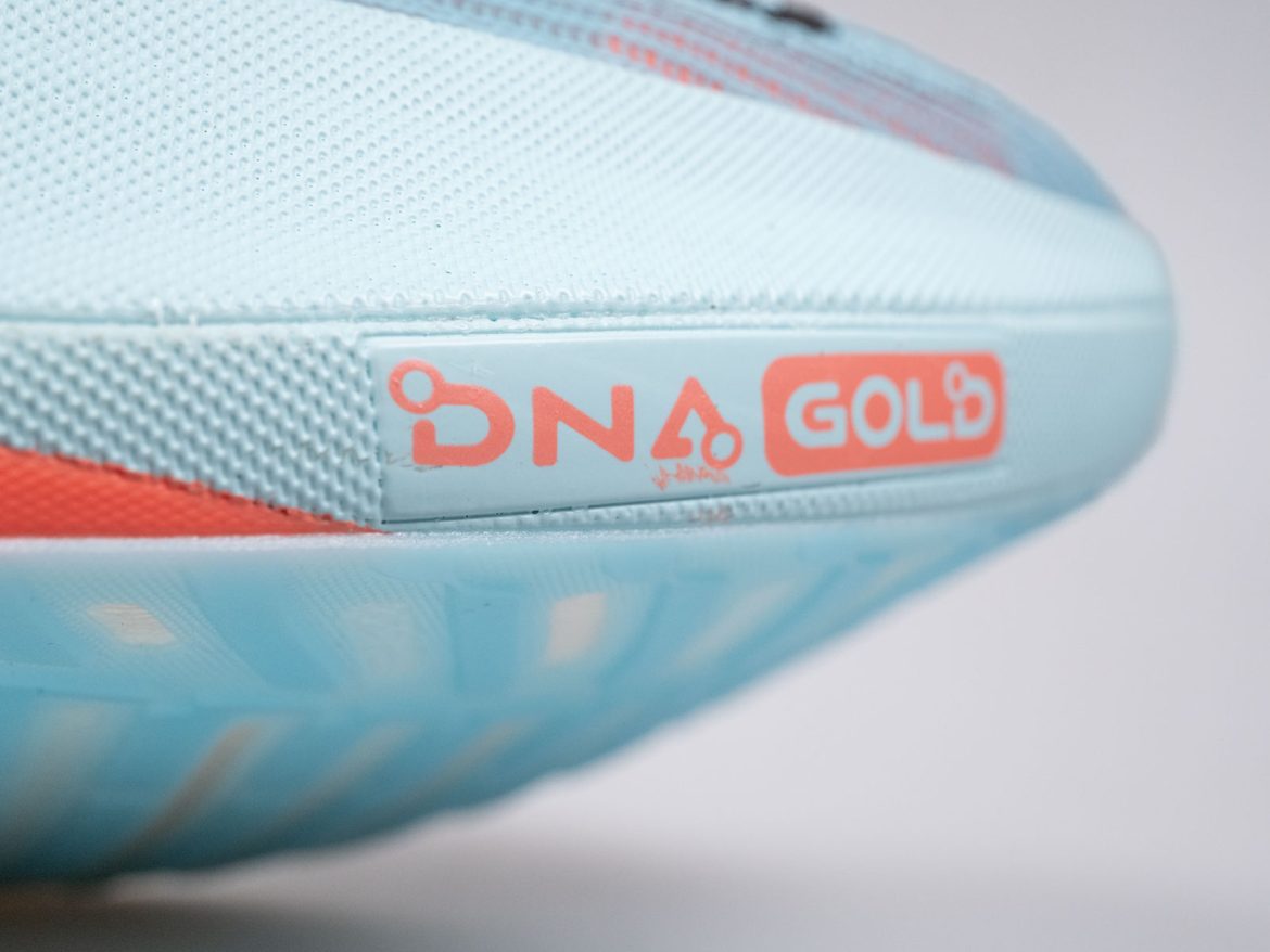 The DNA Gold midsole of the Brooks Hyperion Elite 5.