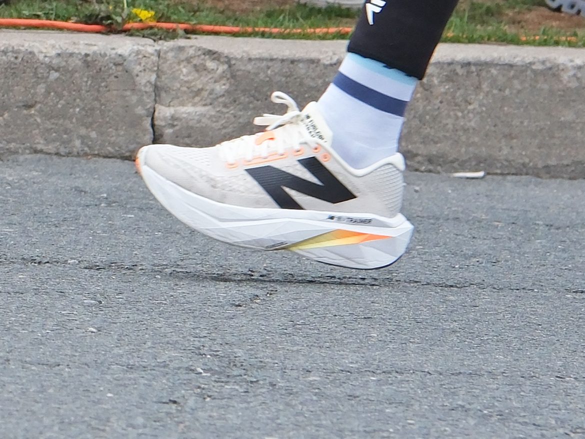 Heel striking in the New Balance SC Trainer V3.