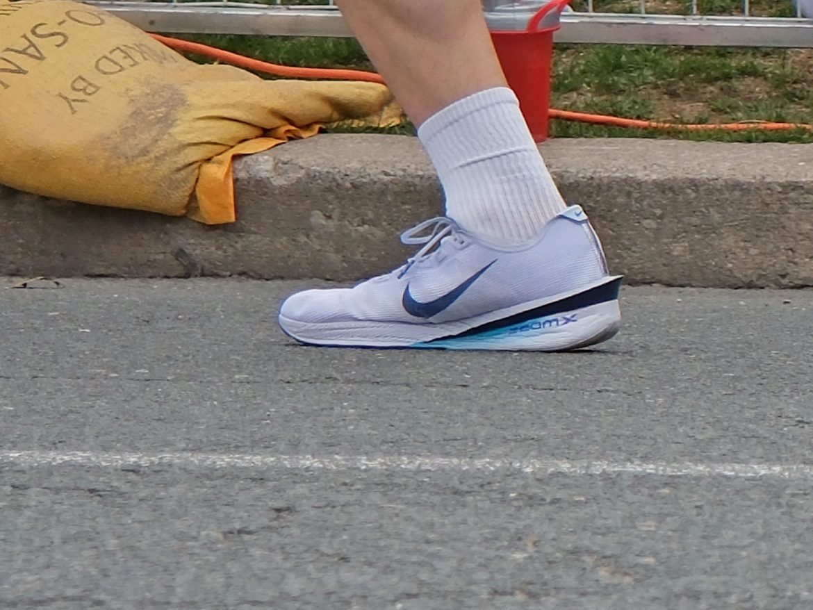 Nike-Vaporfly_4-arch_loaded_1 Overpronation control on the Nike Vaporfly 4.