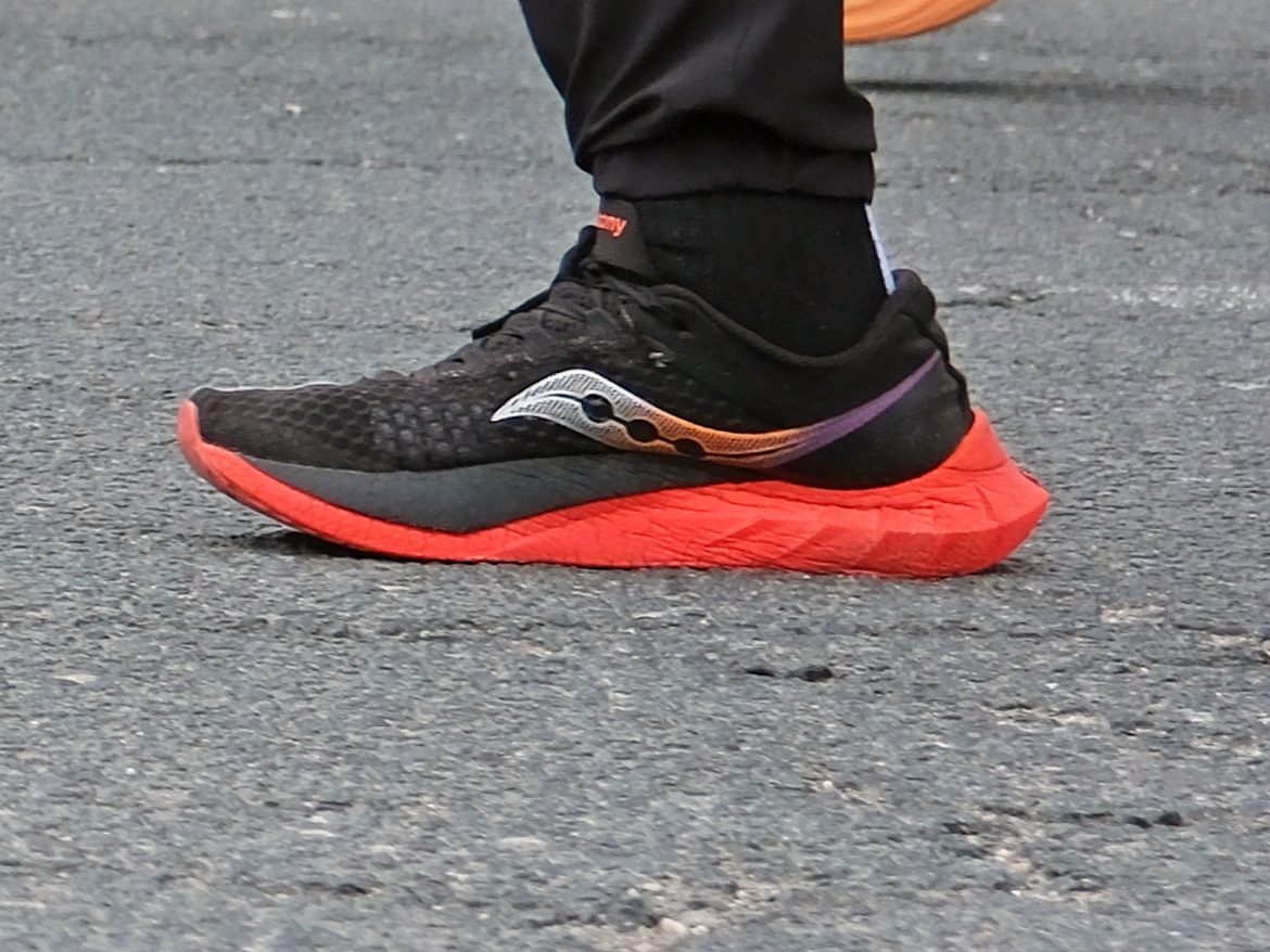 Saucony-Endorphin_Pro-4_on-road Overpronation control on the Saucony Endorphin Pro 4.
