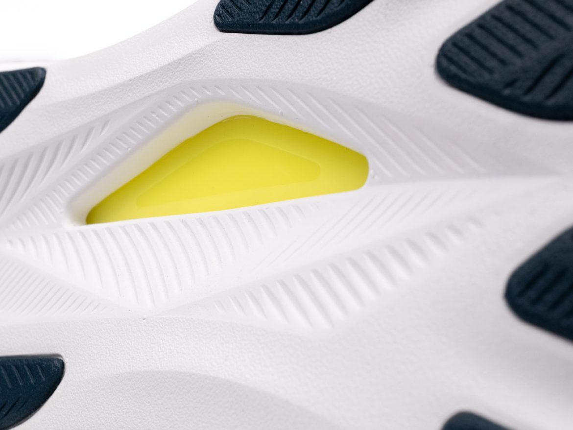 The PEBA Astroplate of the Asics Sonicblast.