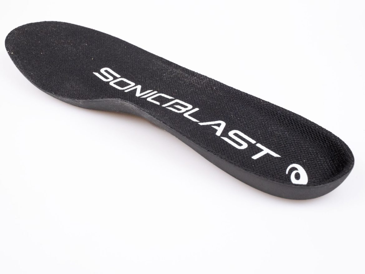The removable footbed of the Asics Sonicblast.