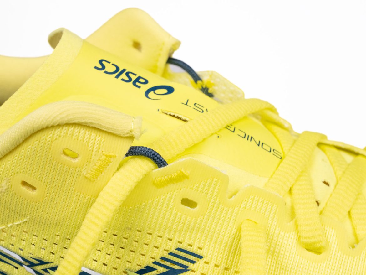 The lacing loops of the Asics Sonicblast.