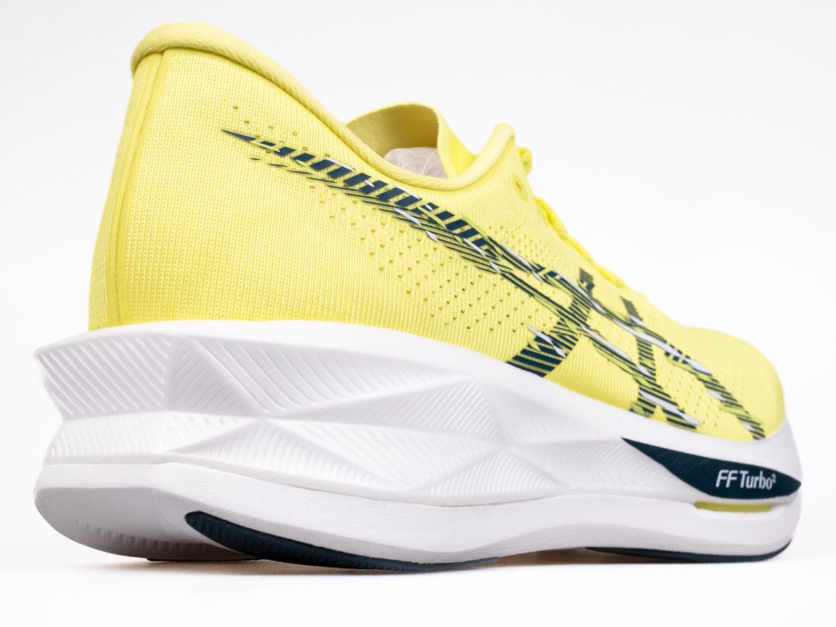 The side profile of the Asics Sonicblast.