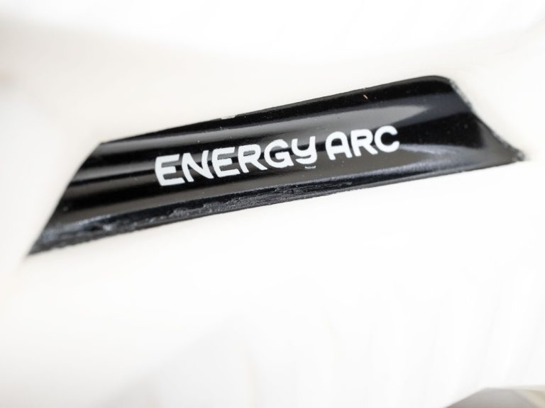The Energy Arc plate of the New Balance SC Elite V5.