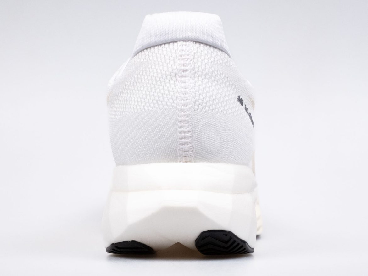 New_Balance_SC_Elite_V5_heel The heel view of the New Balance SC Elite V5.