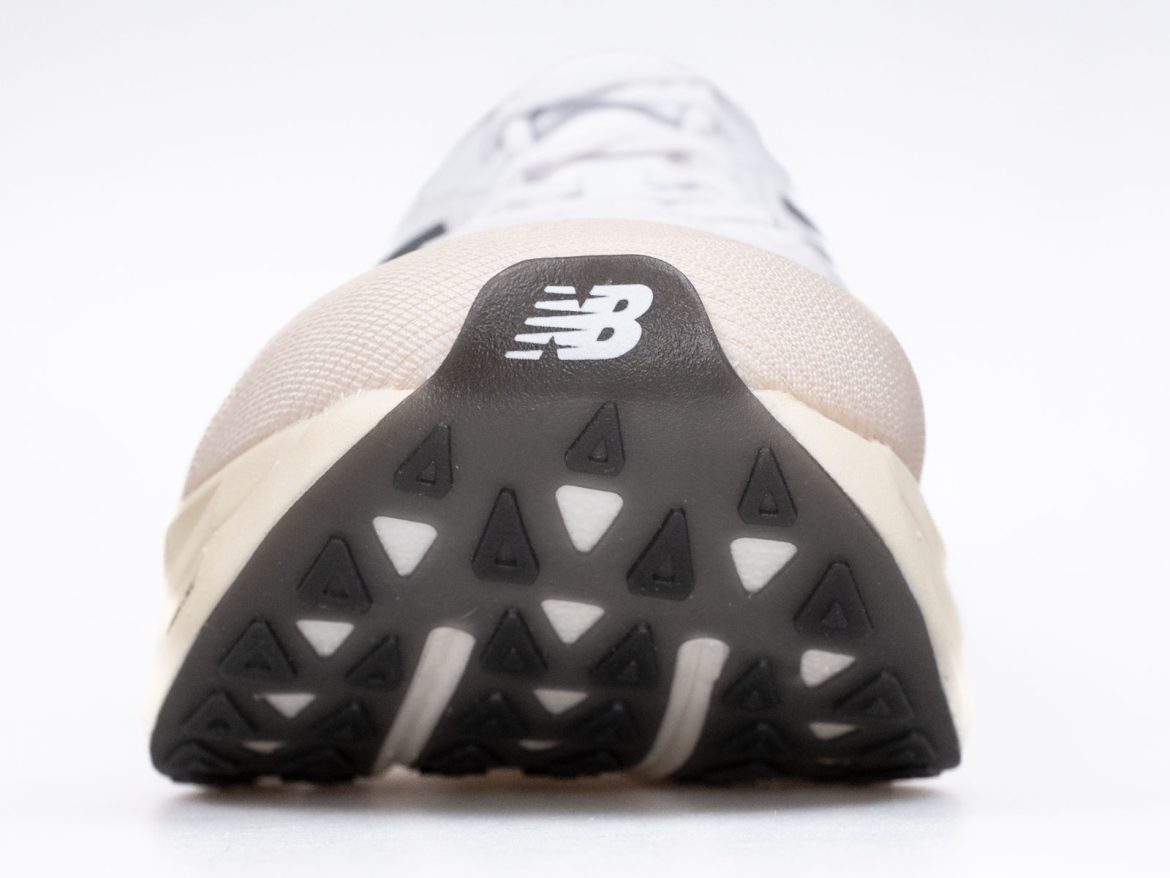New_Balance_SC_Elite_V5_rocker The midsole rocker of the New Balance SC Elite V5.