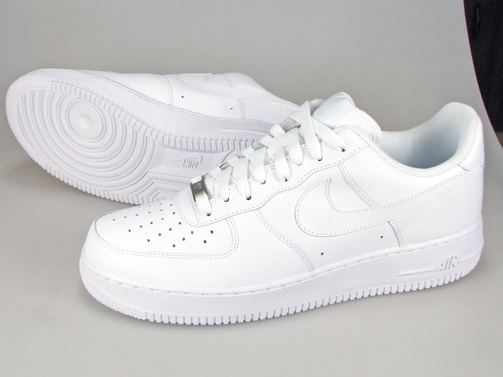 best nike shoes white