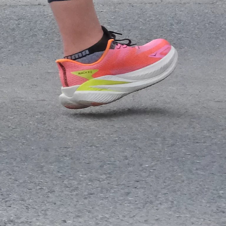 1_Mach X3 overpronator pre-heel-strike