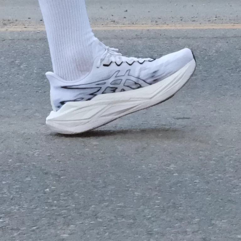 1_Superblast 3 recreational heel strike.
