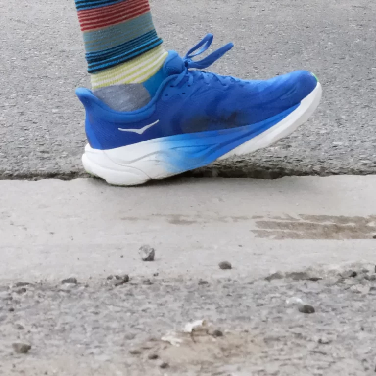 1 Hoka Arahi 8 overpronator landing