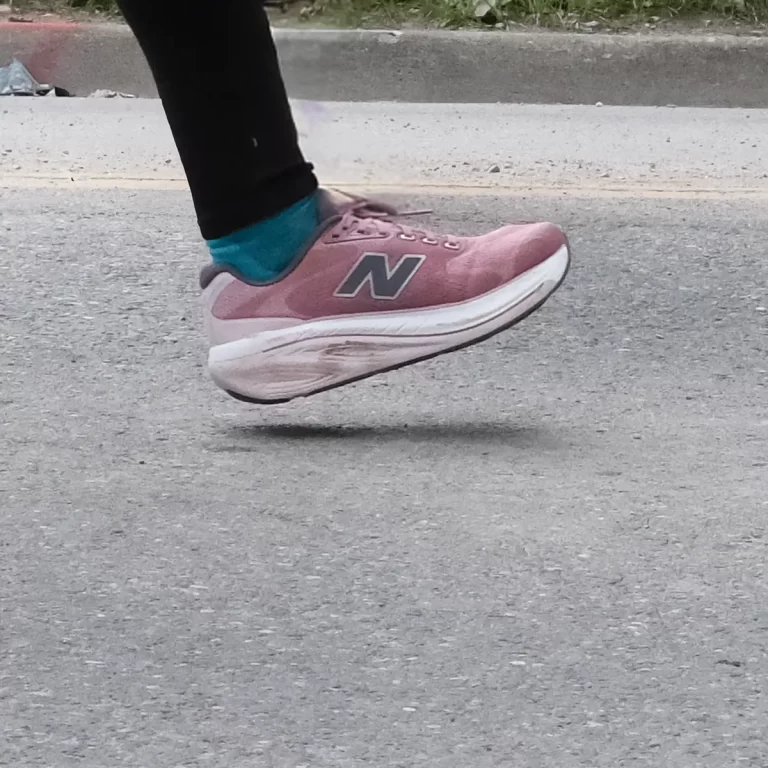 1 New Balance 860v15 pre-contact