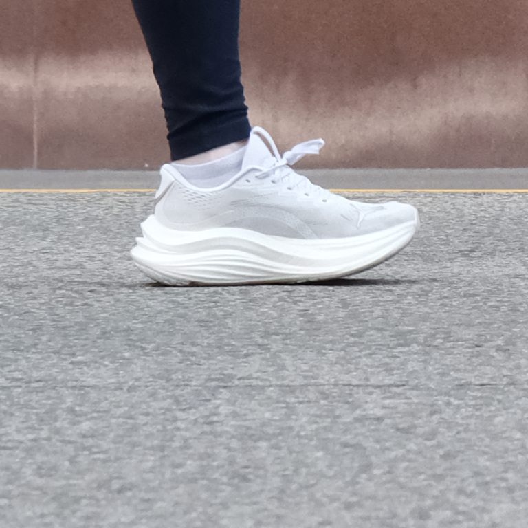 1 Puma MagMax Nitro 2 midstance