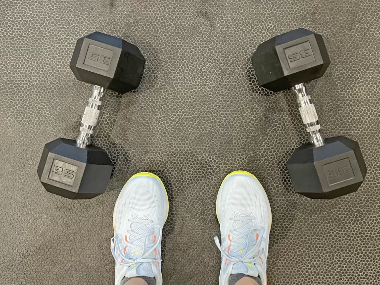 Asics Cumulus 28 with dumbbells.
