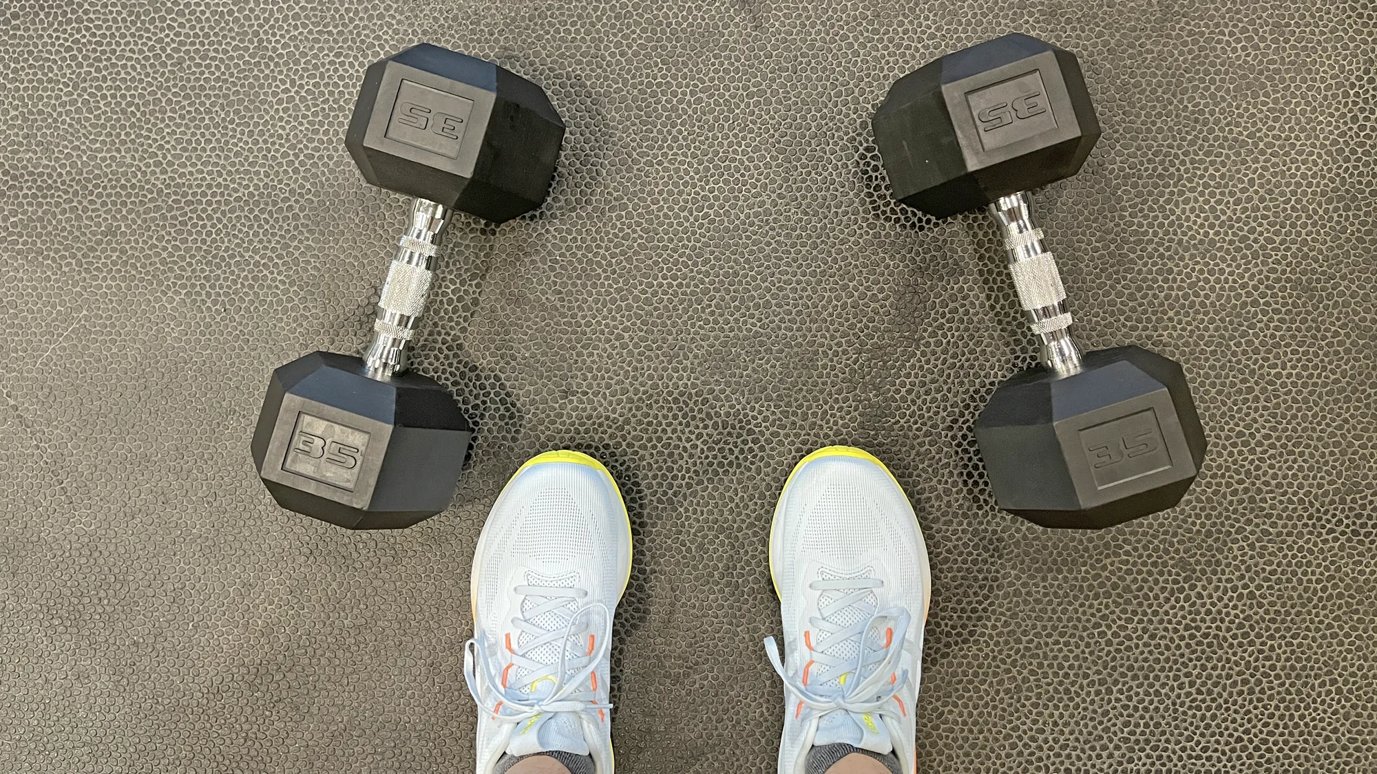 Asics Cumulus 28 gym header.