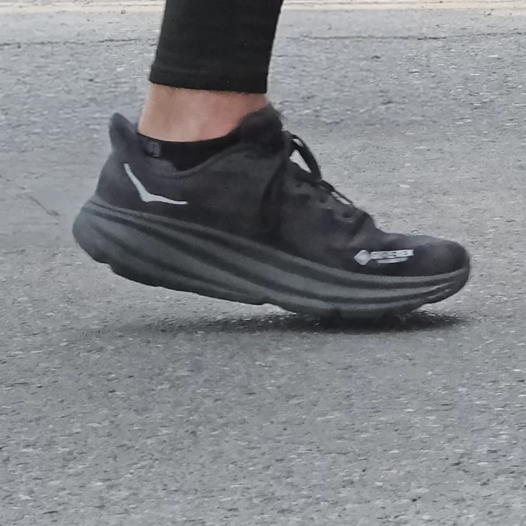 1 Hoka Clifton 9 Gore-Tex midfoot pre-contact