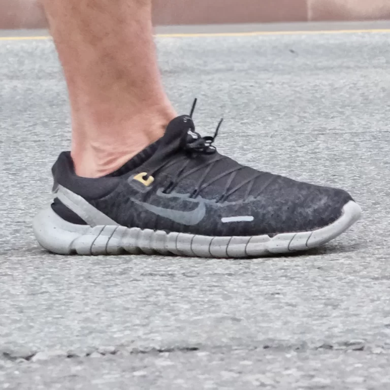 1 Nike Free Run 5.0 midstance