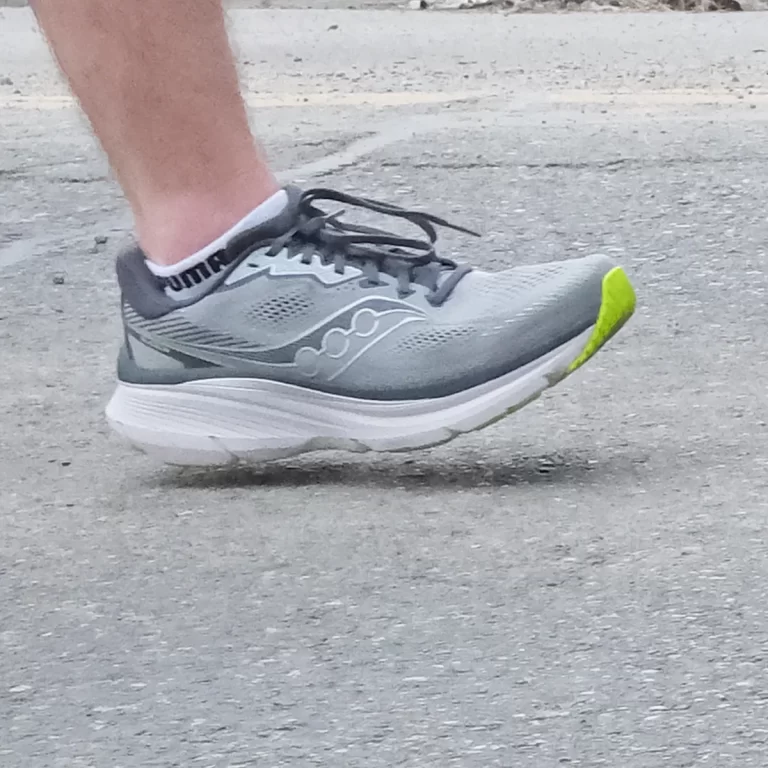 1 Saucony Guide 19 rearfoot pre-contact