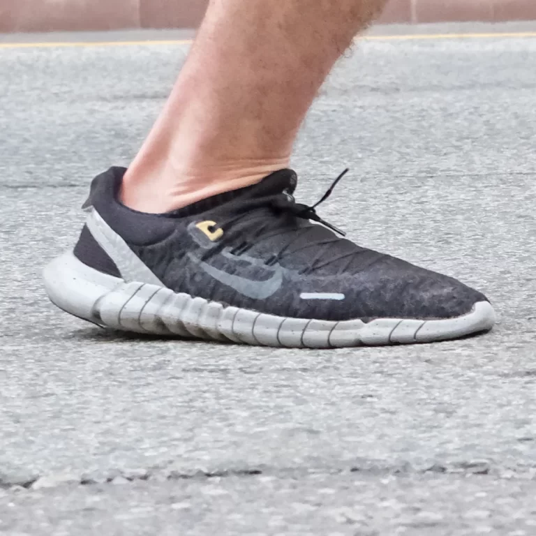 2 Nike Free Run 5.0 forefoot loading