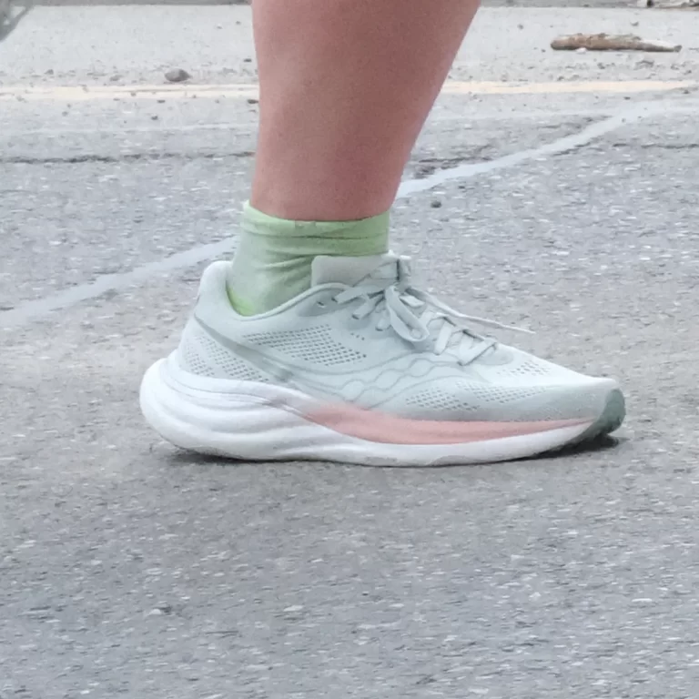 2 Saucony Ride 19 rearfoot midstance
